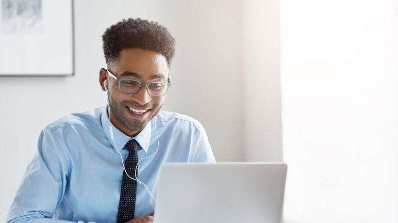 Man In Tie With Laptop 820 X 460 Px