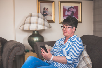 A women sat down on her phone