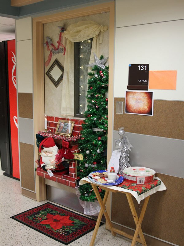 Creative Christmas office decorating ideas for a cheerful mood at work