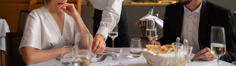 Best tips for restaurant reservation confirmation emails